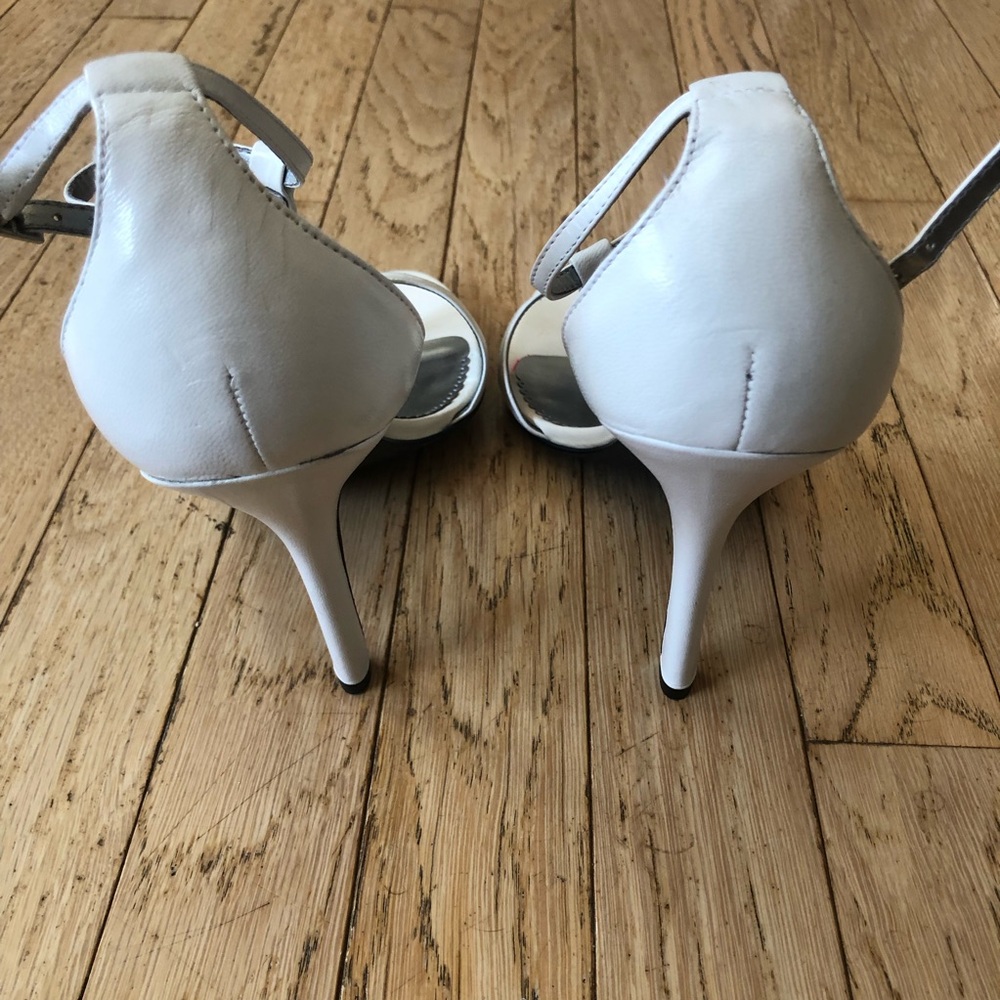 NWOT Guess Elegant White Heeled Sandals - Picture 6 of 15